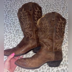 Womens Ariat boots size 8C